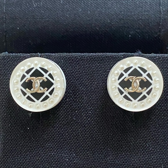 CHANEL Jewelry - ❌SOLD to TRR❌Authentic CHANEL 2019 Cruise Collection White & Black Earrings